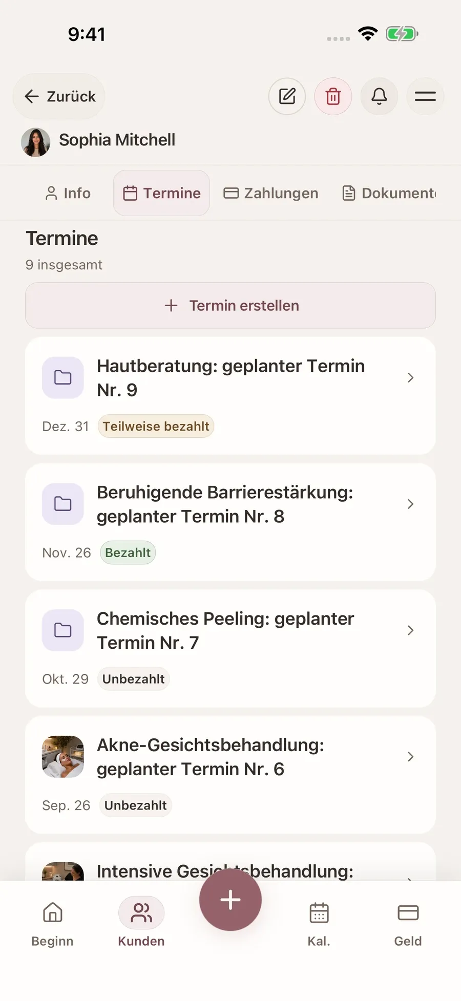 Geplante Behandlungstermine derselben Demokundin mit Zahlungsstatus in der deutschen Glamorph-App.