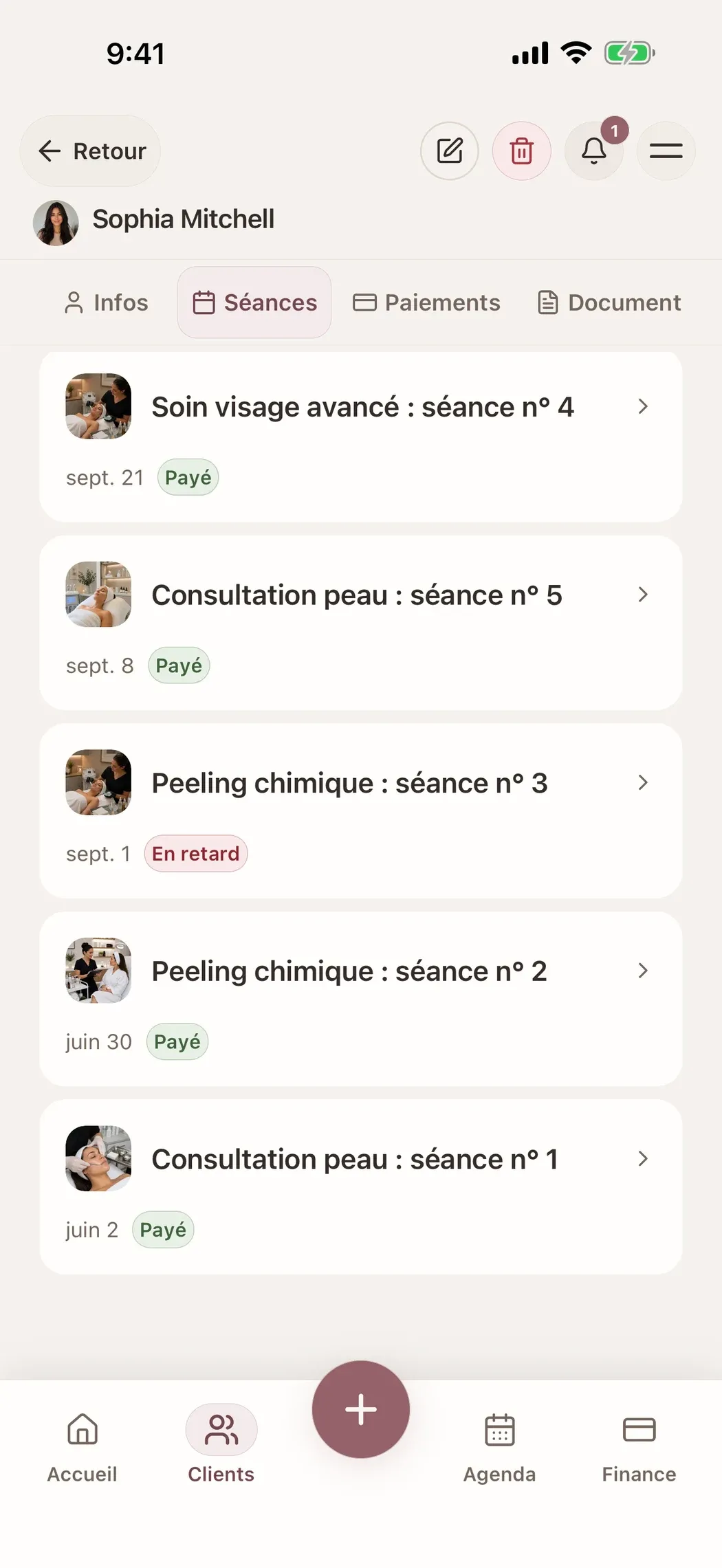 Historique des soins de cette cliente fictive, dans l’application Glamorph en français.