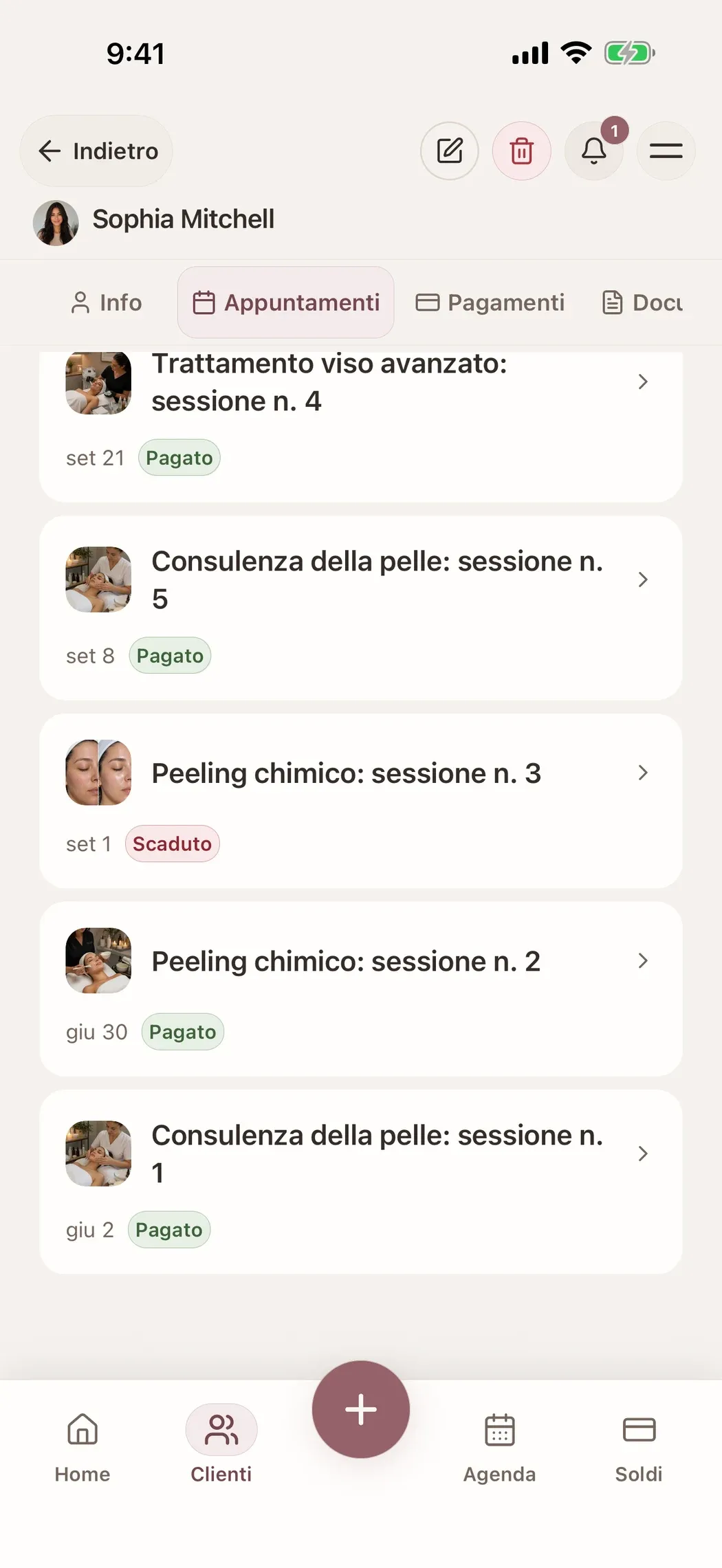 Storico delle sedute della stessa cliente nell’app Glamorph in italiano.