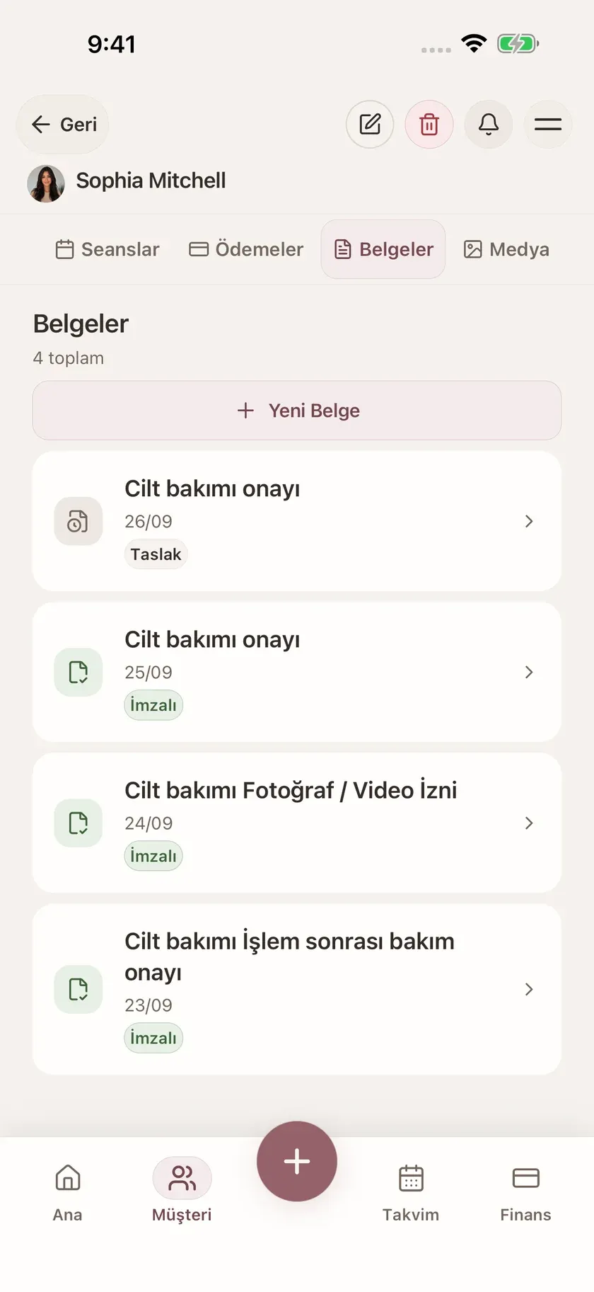 Aynı örnek müşteriye bağlı taslak ve tamamlanmış belgelerin Türkçe Glamorph’taki listesi.
